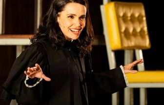 “Prima Facie” monólogo com Débora Falabella, estreia nesta sexta, no Theatro da Paz