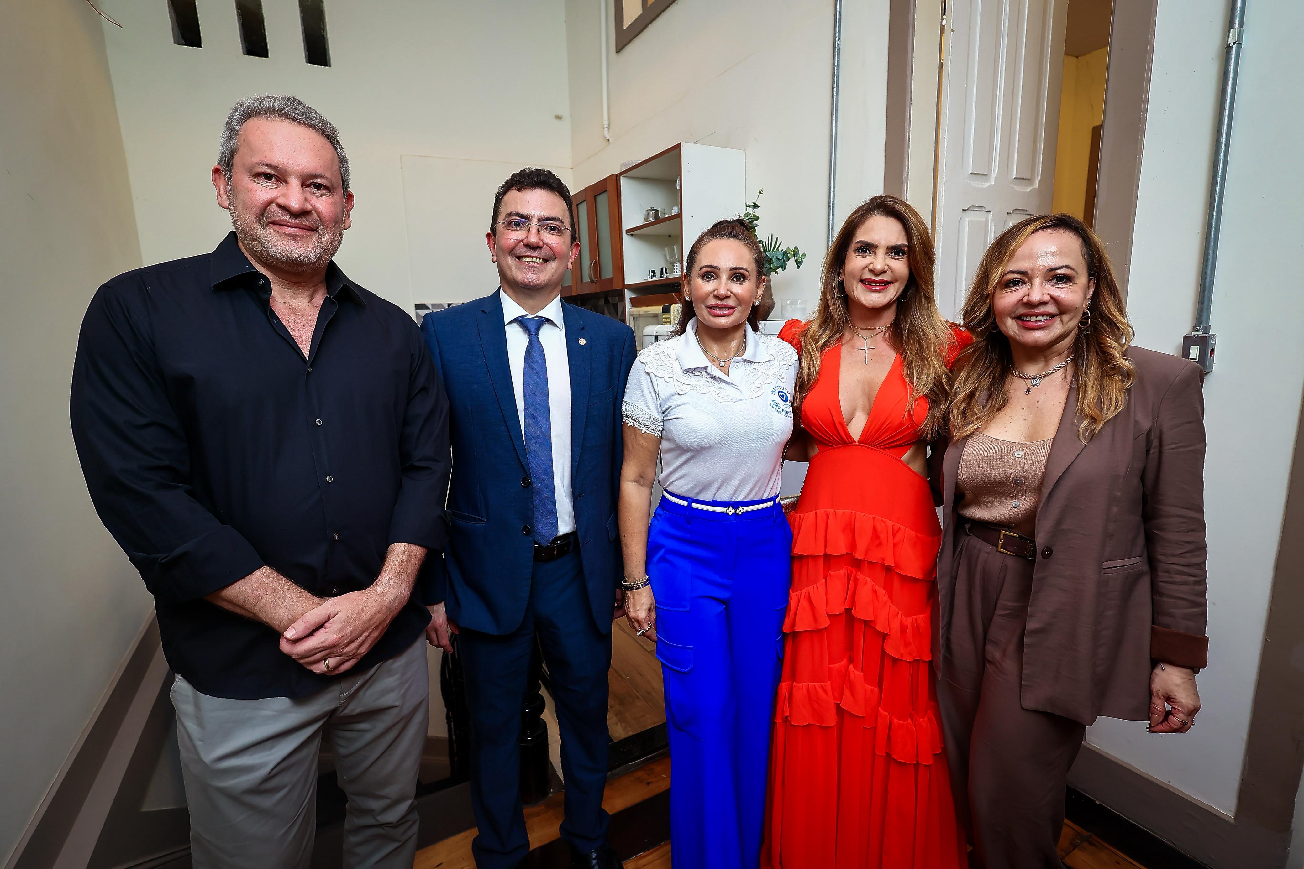 Carmen Peixoto, presidente do Instituto APB, recebeu Manoel e Márcia Murrieta, a Desembargadora Luana Santalices e o Procurador Geral de Justiça, Alexandre Tourinho 
