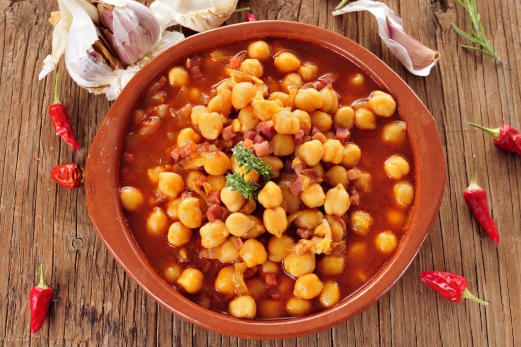Ensopado de grão-de-bico com bacon (Imagem: nito | Shutterstock)