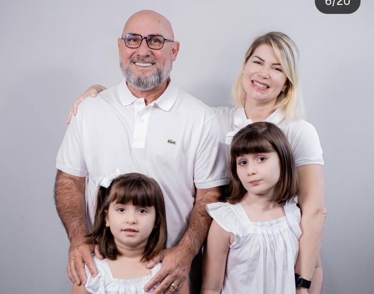 A aniversariante Lígia Vale com o marido, Cristiano l, e as filhas, Ana Luciana e Maria Eduarda