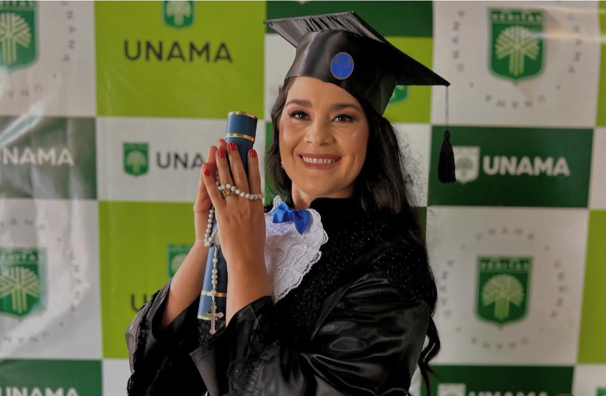 A Bacharelanda em Moda, Elida Braz