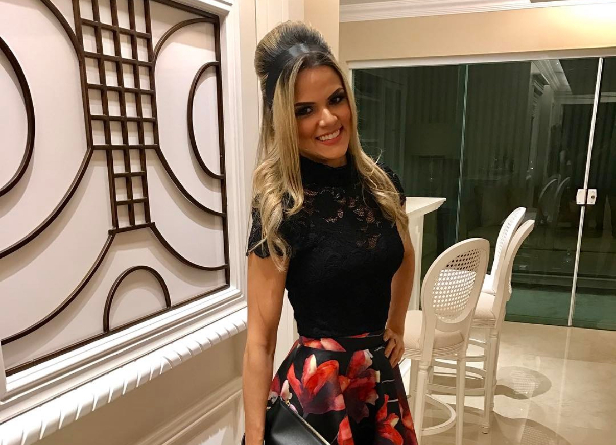 Nessa terça, haverá bolo e babado forte em torno da Larissa Moraes, na Adega Dionísio.  