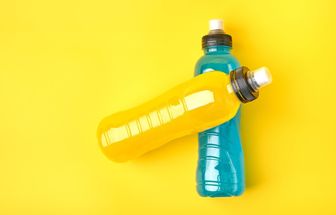 Entenda a diferença entre isotônico e energético