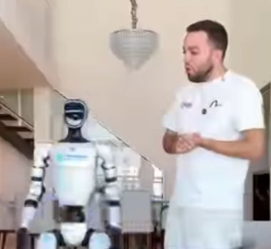 Imagem - Influencer testa robô humano e se diz “fascinado”
