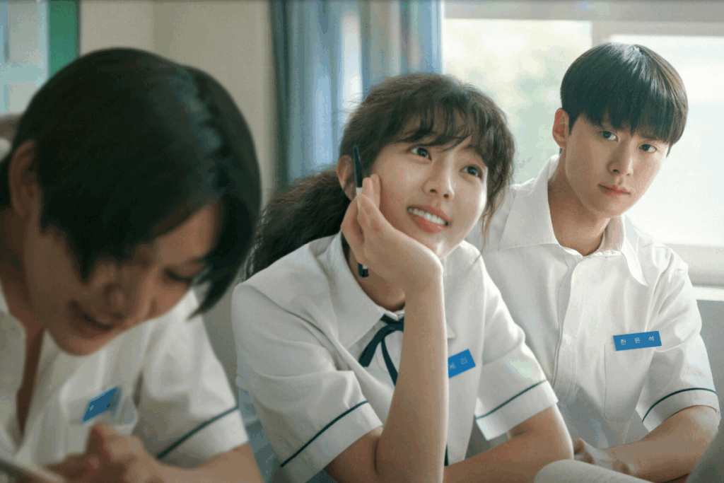 &#8220;Amor Enrolado&#8221; acompanha uma jovem que descobre o amor ao aceitar seus cabelos naturais (Imagem: Reprodução digital | Netflix)
