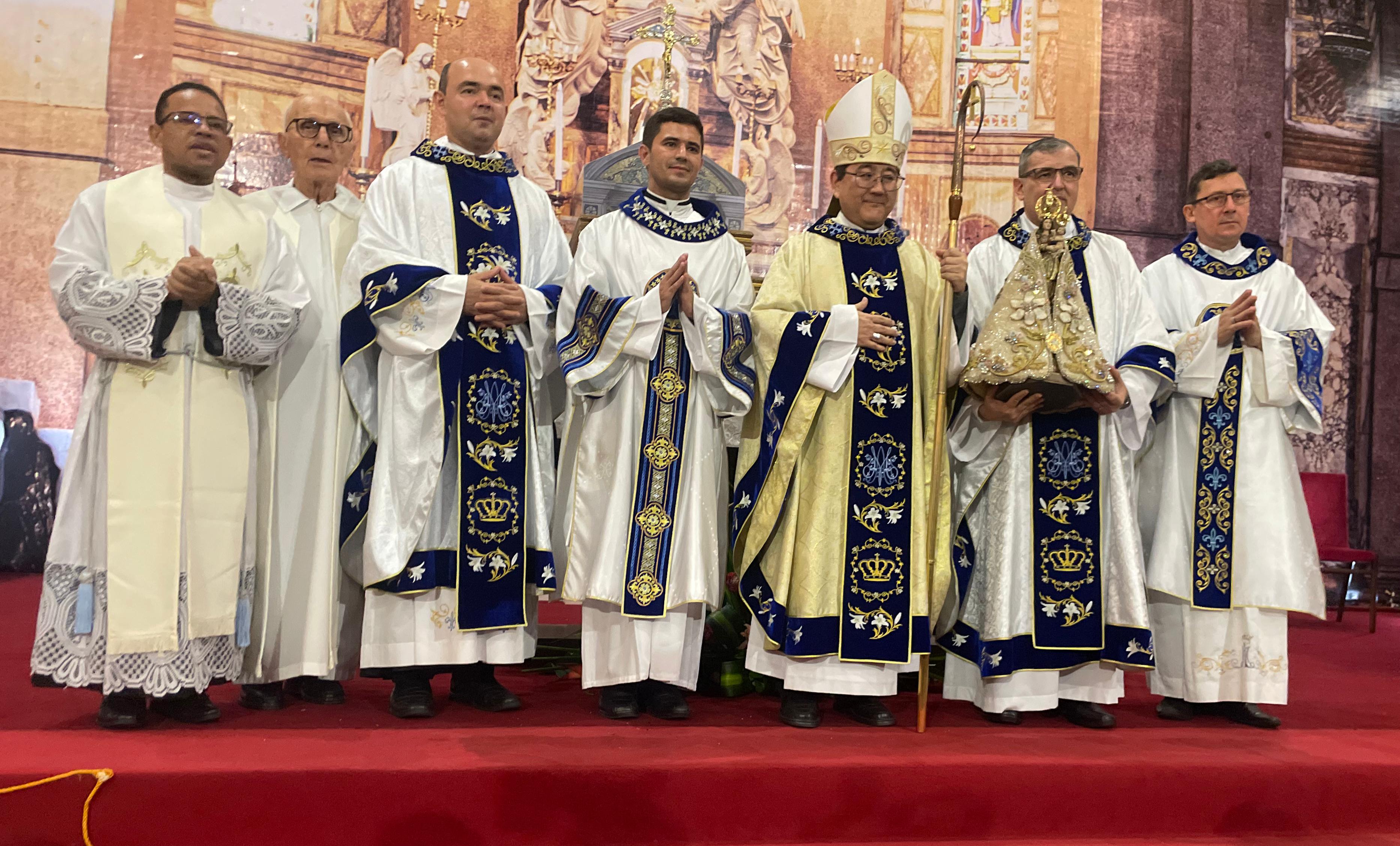 Missa do mandato é a cerimônia que marca o início das peregrinações nas casas dos devotos.