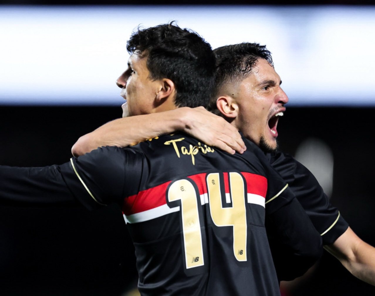 Pablo Maia e Tapia marcaram os gols da vitória do Tricolor - 