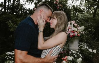 Cantora Taylor Swift anuncia noivado com Travis Kalce