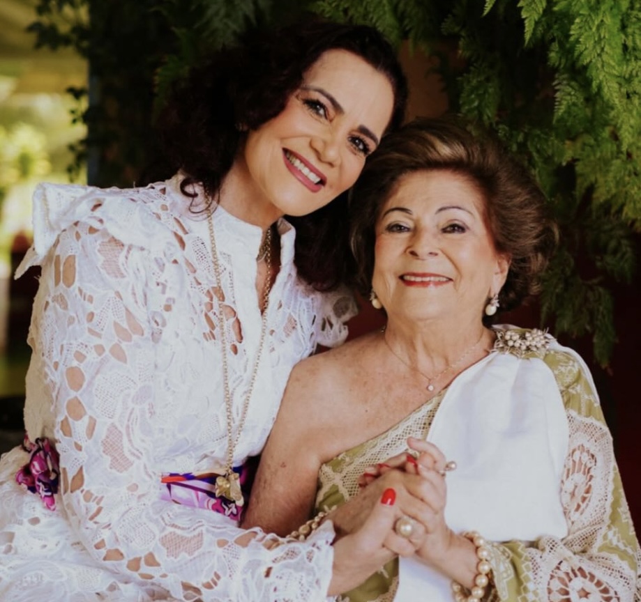 A anfitriã, Carla Teixeira, e Marilda Nunes