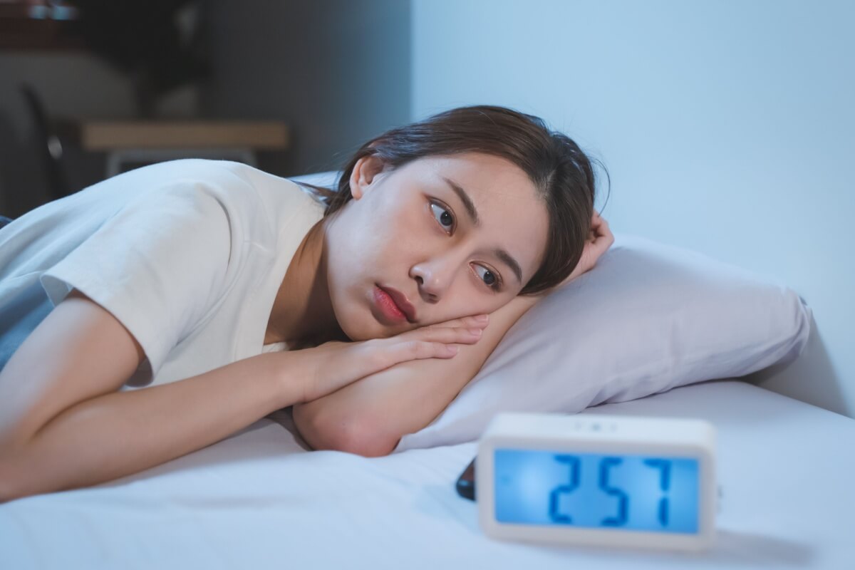Certos hábitos podem prejudicar a qualidade do sono, afetando a saúde (Imagem: Pormezz | Shutterstock)