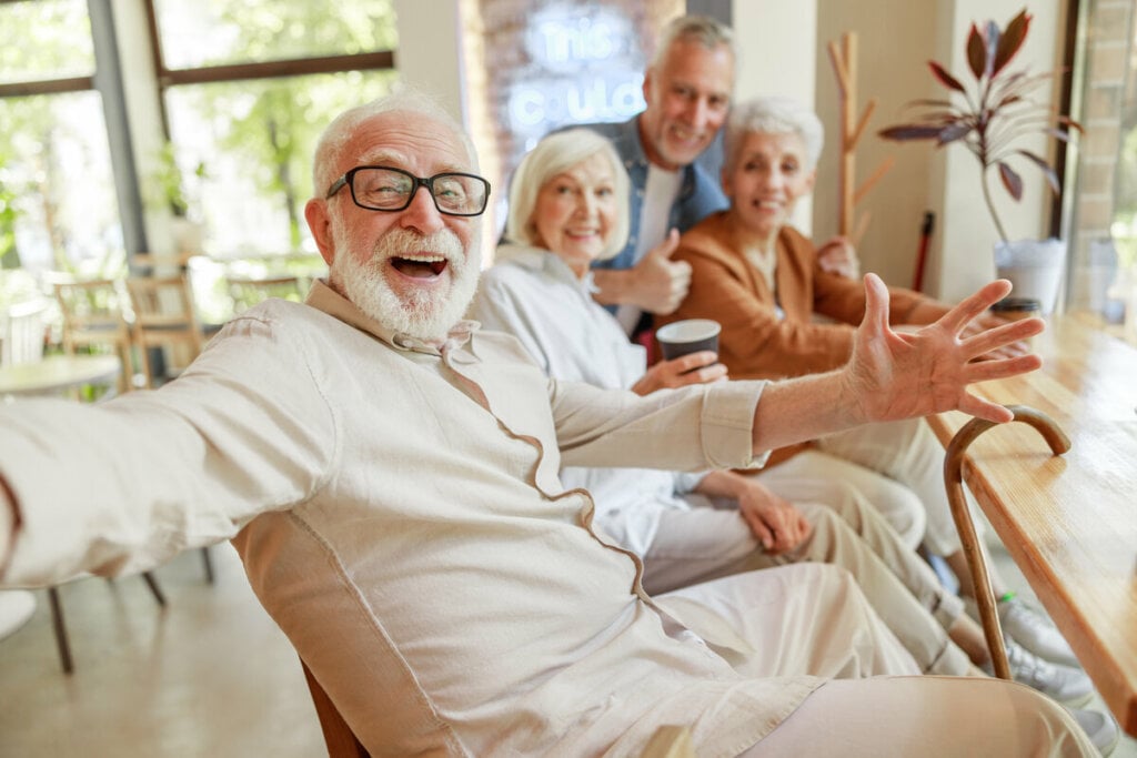 Construir amizades exige dedicação e tempo (Imagem: Olena Yakobchuk | Shutterstock)