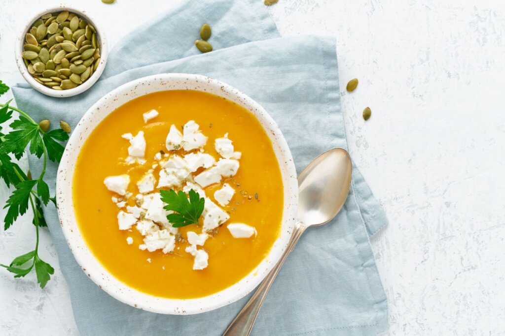 Creme de abóbora com cottage (Imagem: Nata Bene | Shutterstock)