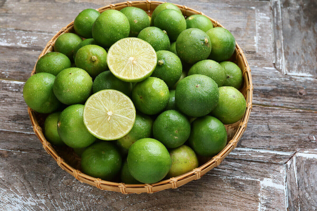 O limão é um ingrediente indispensável na cozinha (Imagem: preecha2531 | Shutterstock)