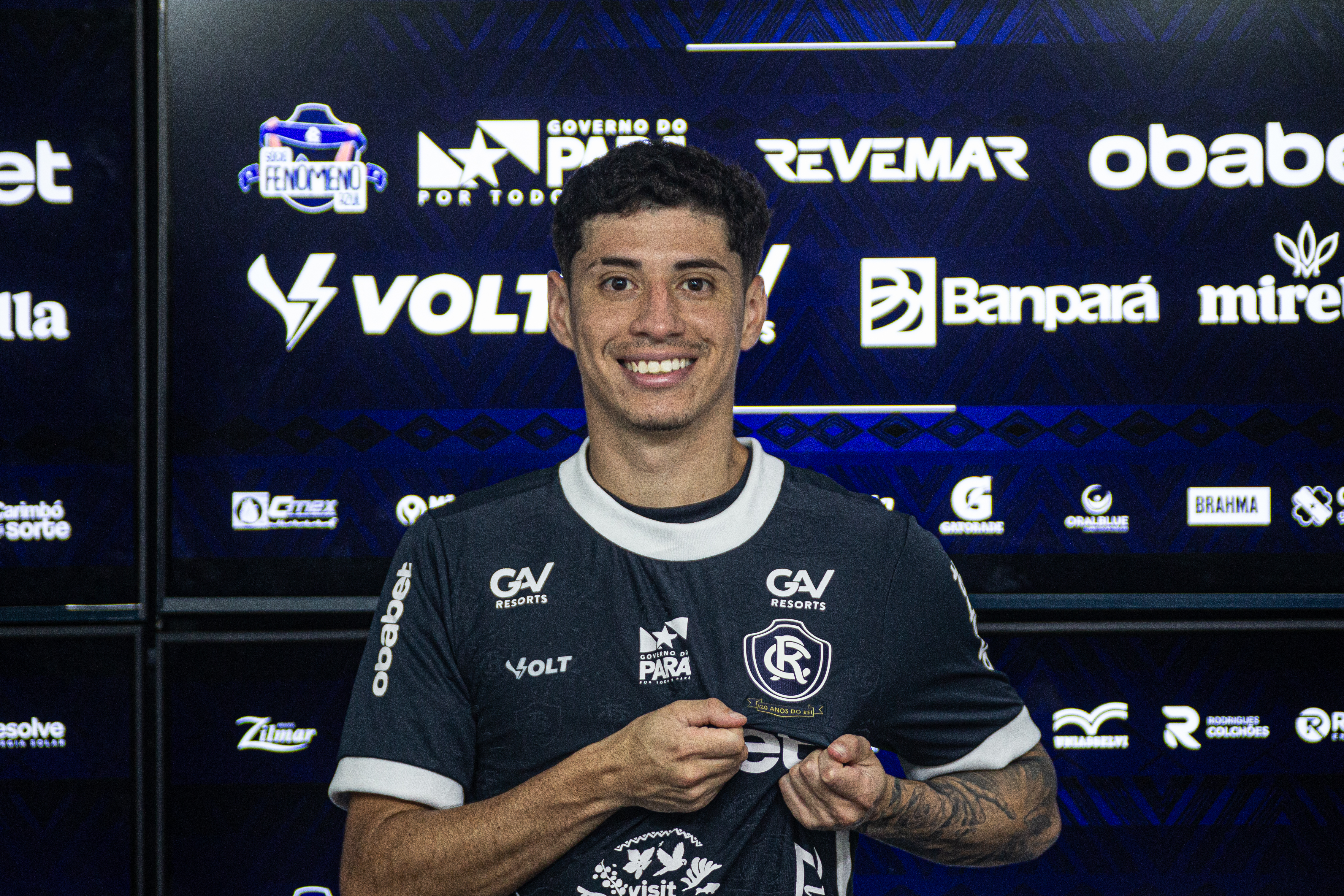 Yago Ferreira é apresentado no Remo e fala em acesso à Série A: 'estou apto para jogar'