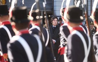 Milei se pronuncia pela 1ªvez após ser apedrejado na Argentina