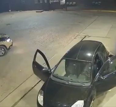 Imagem - Mulher foge de agressor em posto e é resgatada pela PM em Minas Gerais