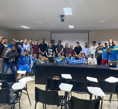 Imagem - Torcidas organizadas se reúnem com elenco e presidente do Paysandu em meio à crise