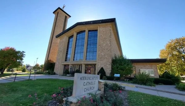 Atirador deixa vítimas em escola no sul de Minneapolis, nos Estados Unidos
