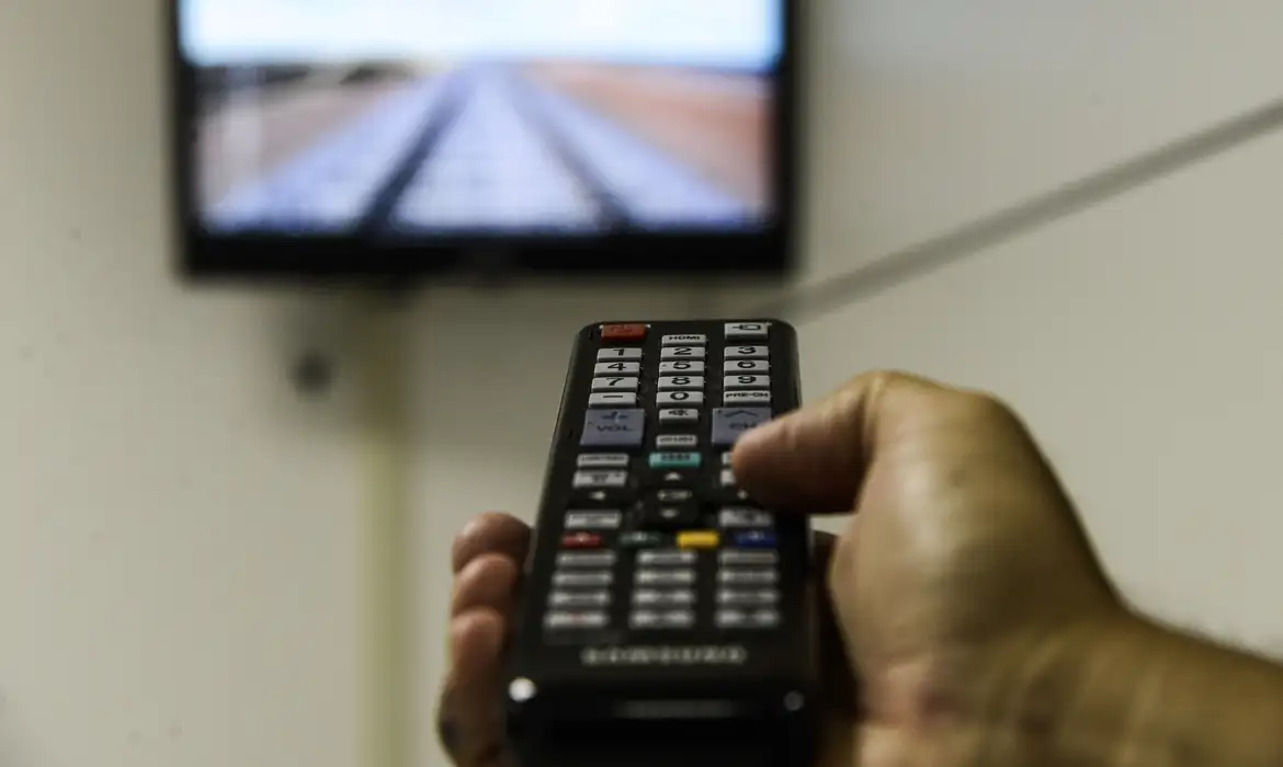 Considerada "a televisão do futuro", a TV 3.0 vai integrar os serviços de internet (broadband) à habitual transmissão de sons e imagens (broadcast). 
