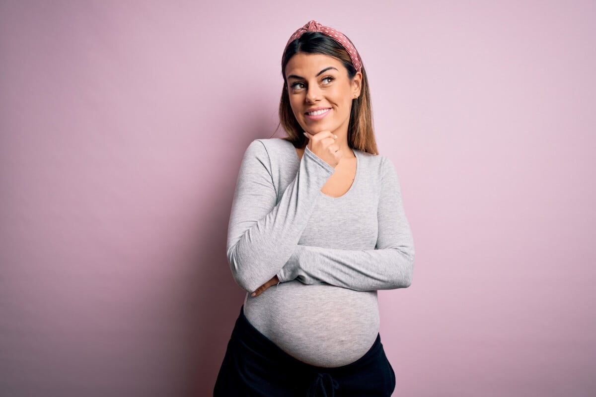 Esclarecer informações contraditórias garante os direitos e a saúde da gestante e do bebê (Imagem: Krakenimages.com | Shutterstock)
