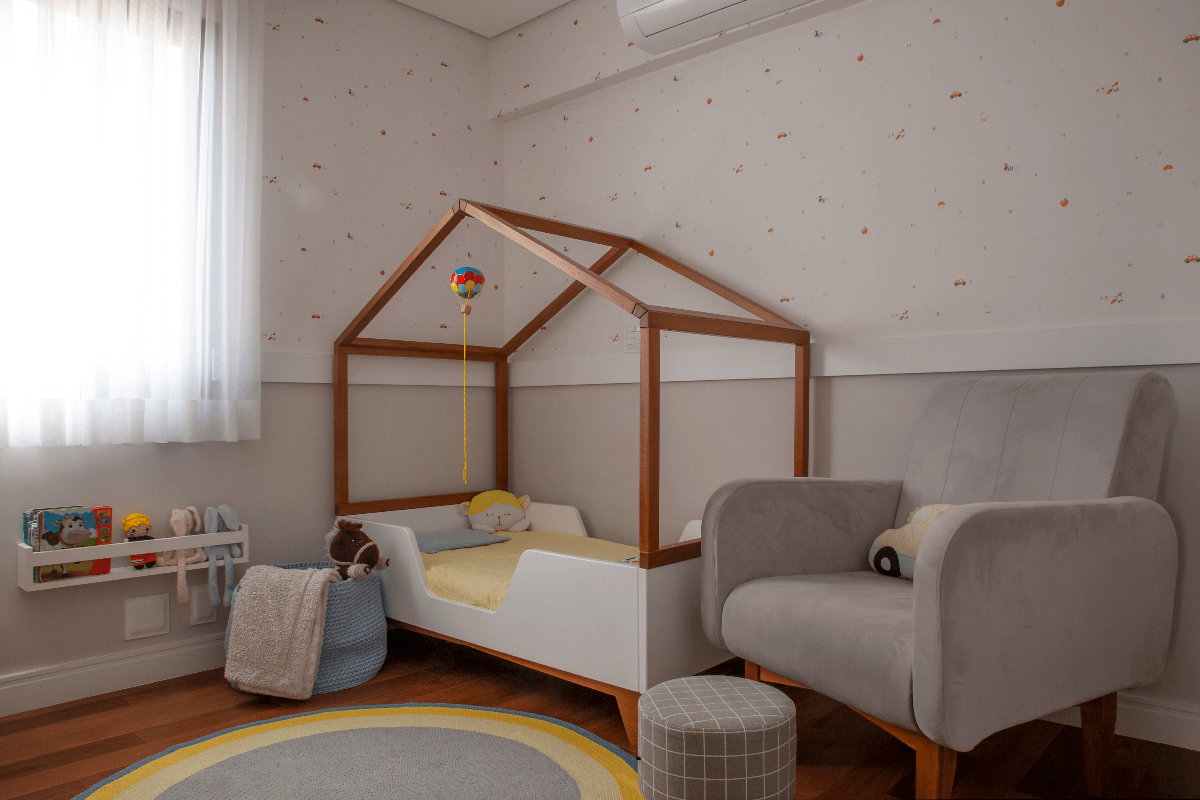 Planejamento ajuda a transformar a casa em um espaço seguro e funcional para receber o bebê (Projeto BMA Studio | Imagem: Luis Gomes) 