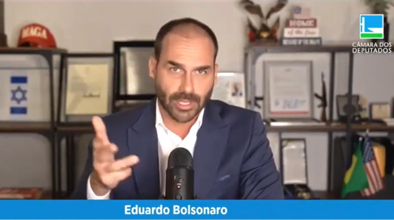 Imagem - Eduardo Bolsonaro participa de reunião sobre 8 de janeiro mesmo estando nos EUA