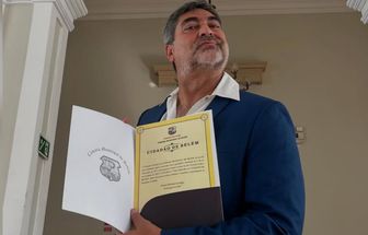 'Uma felicidade me atravessa', diz Zeca Camargo ao receber título de 'Cidadão Belenense'; assista
