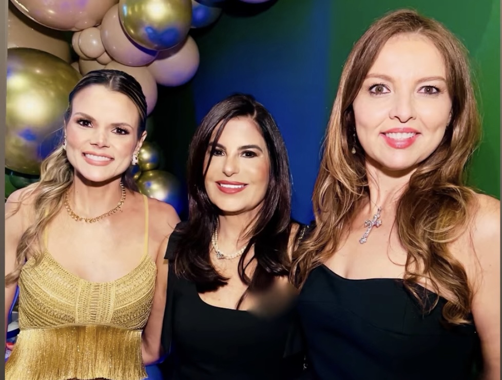 A aniversariante com Sandra Chady e Clivia Oliveira