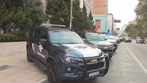 A ação, considerada a maior já feita contra a infiltração do crime organizado na economia, cumpre 200 mandados contra 350 alvos em oito estados

