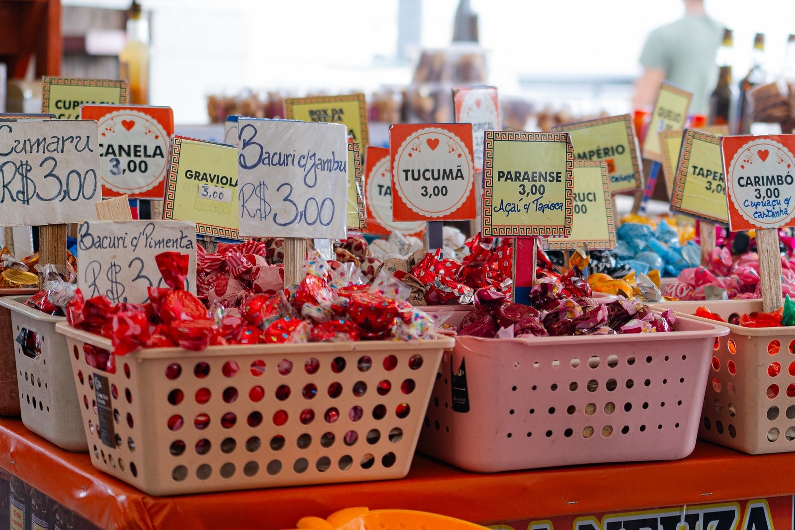 Bombons de sabores regionais variados.