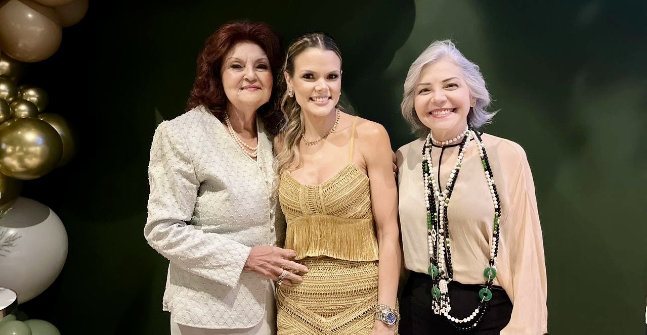 Larissa com sua tia, Nazaré Oliveira, e Vera Mendonça 
