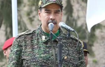 Nicolás Maduro recebe tropa americana com uniforme do exército na fronteira da Venezuela com Colômbia
