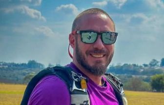 Filho de ex-presidente do TJ morre em acidente durante salto de paraquedas