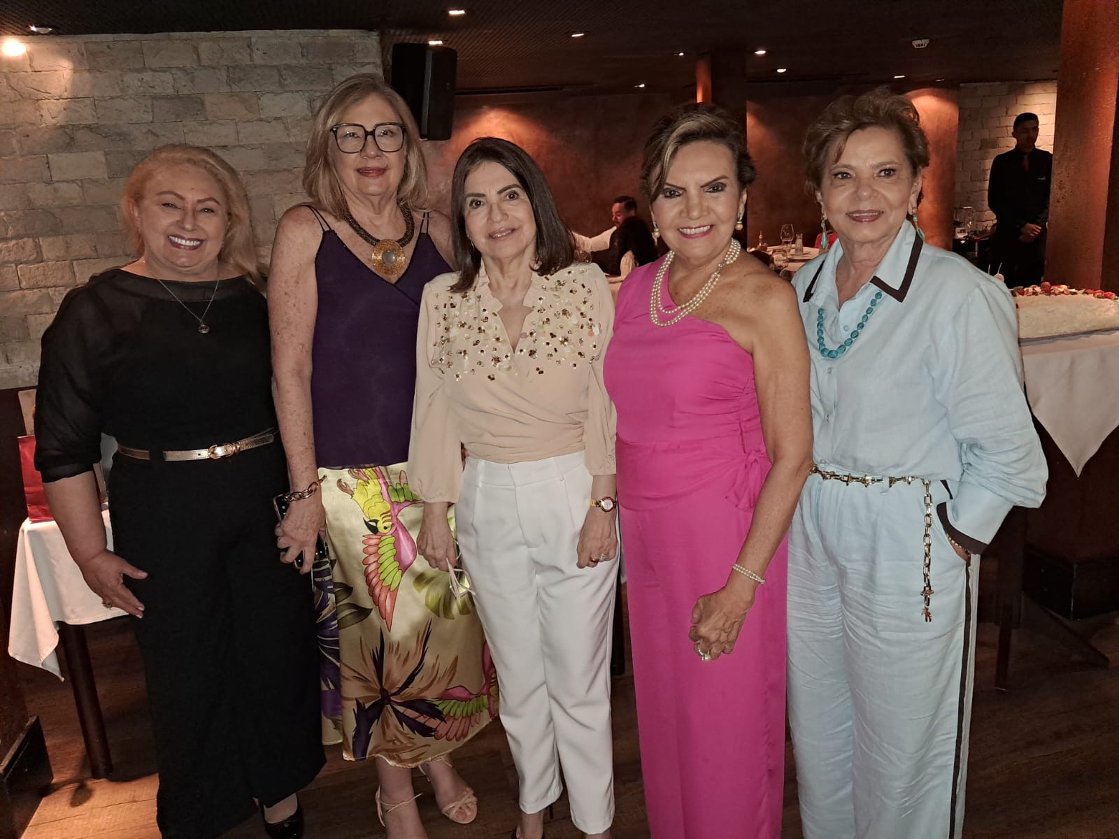 A aniversariante com Marlene Frita, Mônica Gueiros e Mariza Campos 