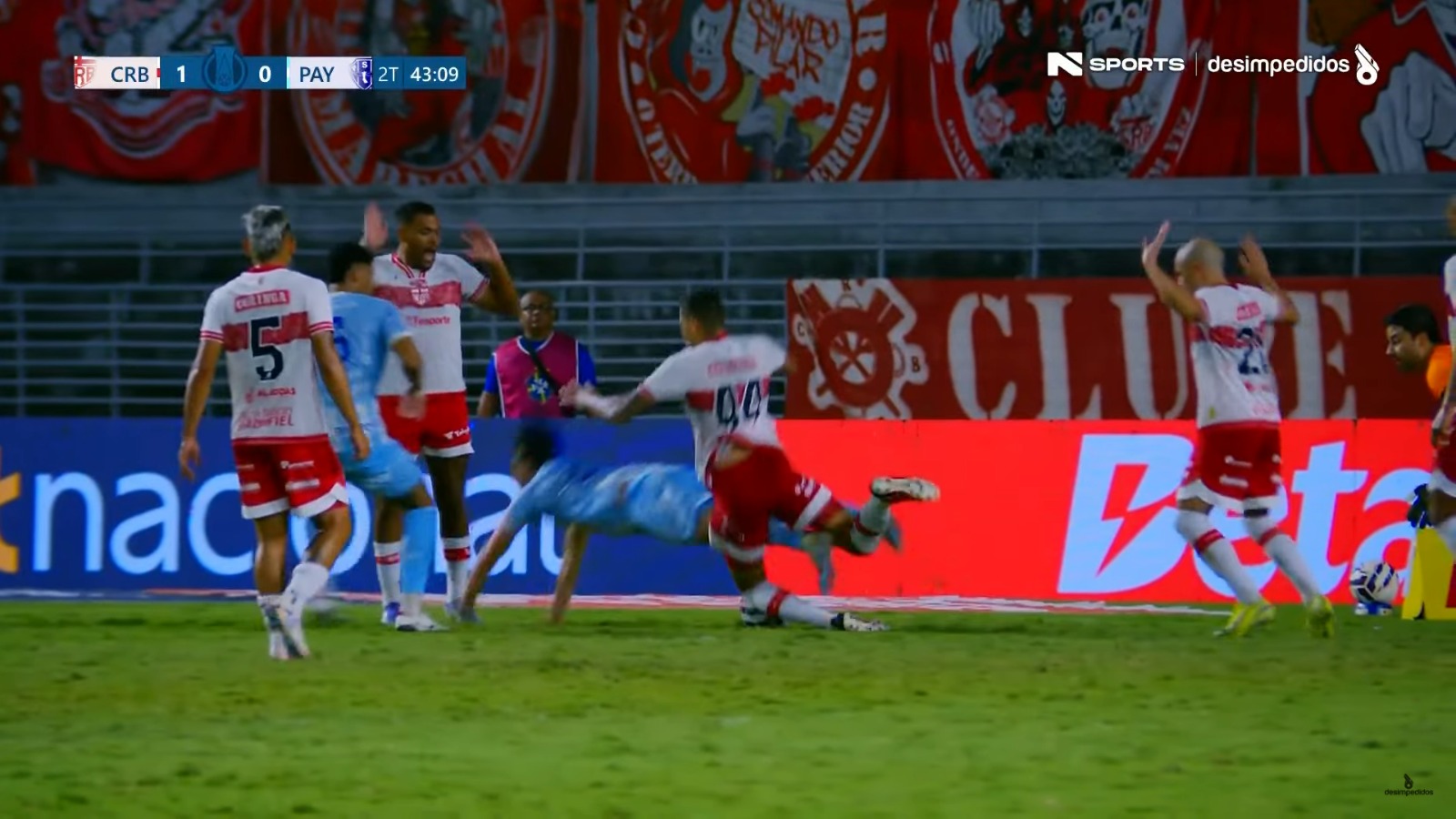 Imagem - Mais polêmica: torcida do Paysandu reclama de pênalti não marcado contra o CRB