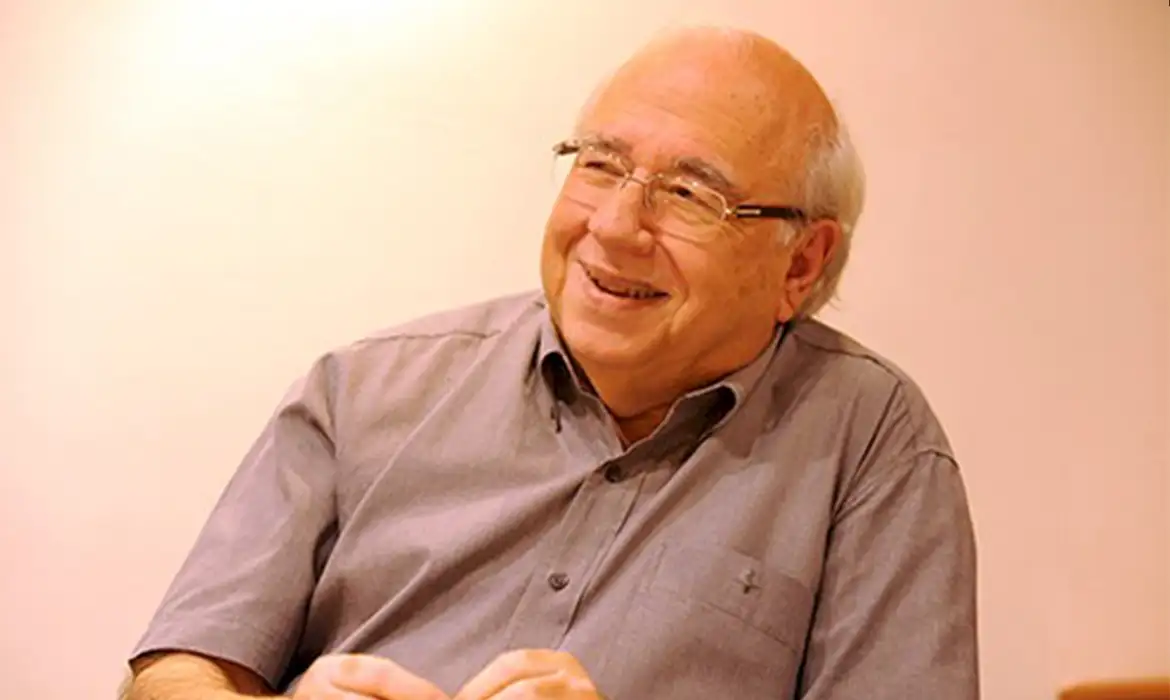 (Luis Fernando Verissimo é velado em Porto Alegre, em cerimônia aberta ao público.)