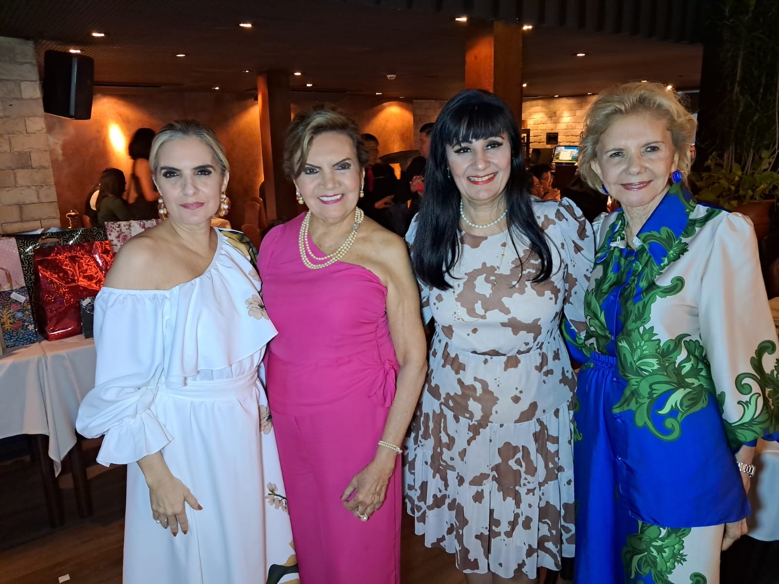 Michelle Ferro e Silva, Simone Daibes e Gilka Ferro e Silva compareceram ao encontro da amiga, Walda Bandeira 