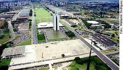 Imagem - Homem é preso após ameaçar explodir mochila na Praça dos Três Poderes