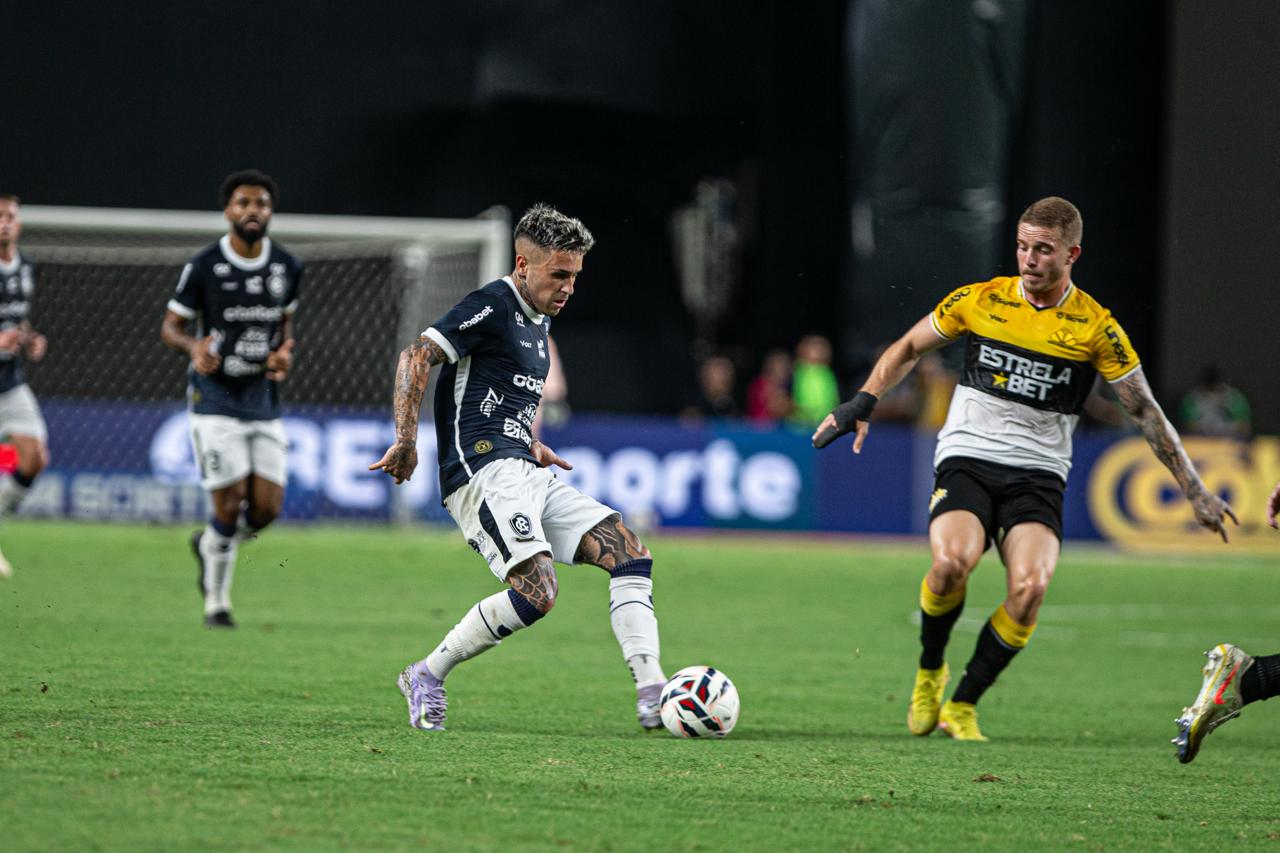 Imagem - Torcida do Remo protesta contra diretoria e cobra saída de António Oliveira