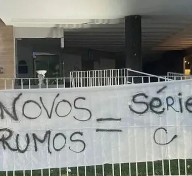 Imagem - Torcedores do Paysandu protestam contra diretoria nova derrota na Série B