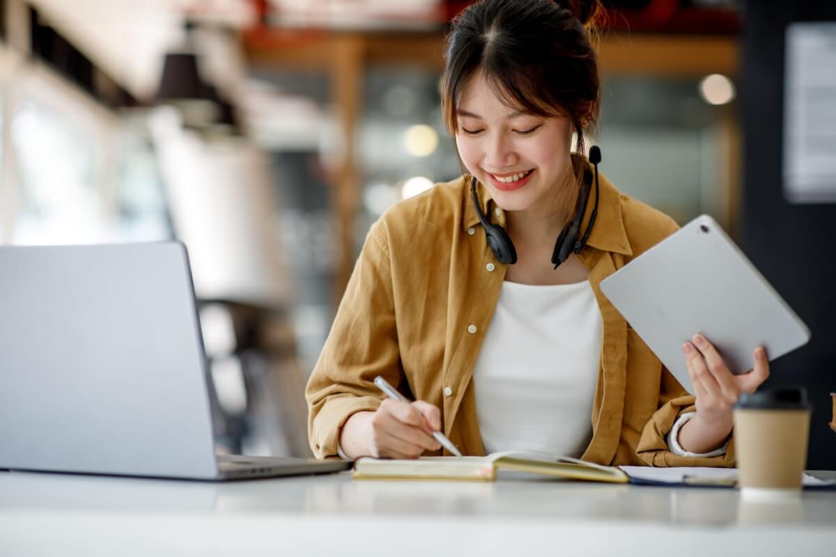 O cuidado com o ambiente pode ajudar a melhor o foco nos estudos (Imagem: David Gyung | Shutterstock)
