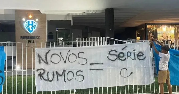 Imagem - Torcedores do Paysandu protestam contra diretoria nova derrota na Série B