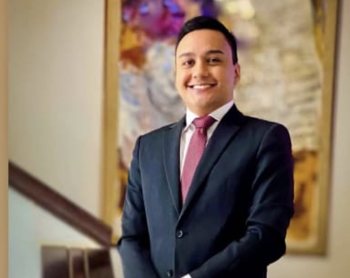 Lucas Lima, bacharel em Direito e presidente do União Jovem de Belém, é o aniversariante desta segunda-feira, recebendo inúmeras felicitações de amigos e correligionários, pelo transcurso da data. Salut!