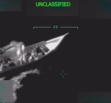 Imagem - EUA divulgam vídeo de ataque a embarcação suspeita de tráfico ligada a facção venezuelana