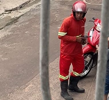 Imagem - Vídeo: motorista e idosos são assaltados por criminoso de uniforme no bairro do Umarizal
