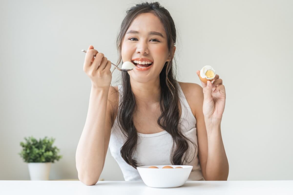 O ovo contém nutrientes essenciais para todas as fases da vida (Imagem: Kmpzzz | Shutterstock)