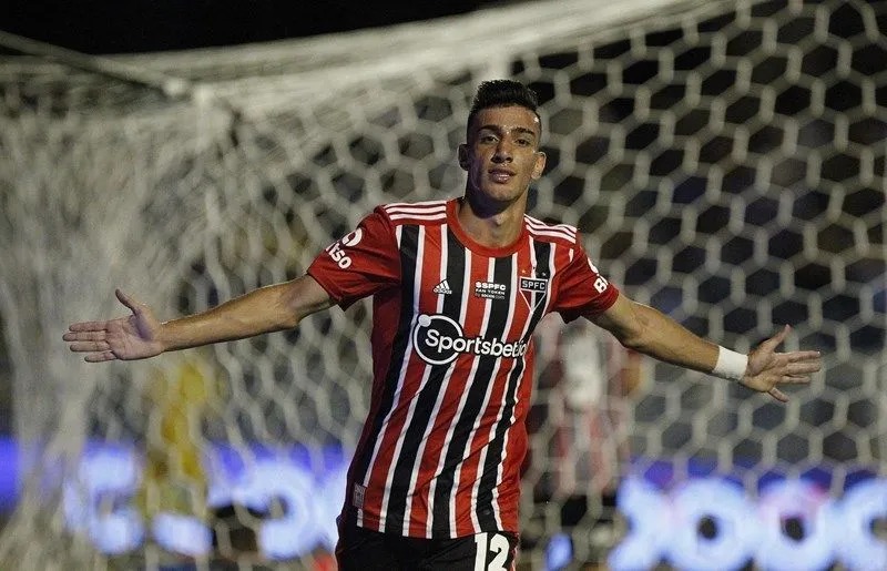 Imagem - Pedrinho desiste de assinar com o Remo após desembarcar em Belém e realizar exames