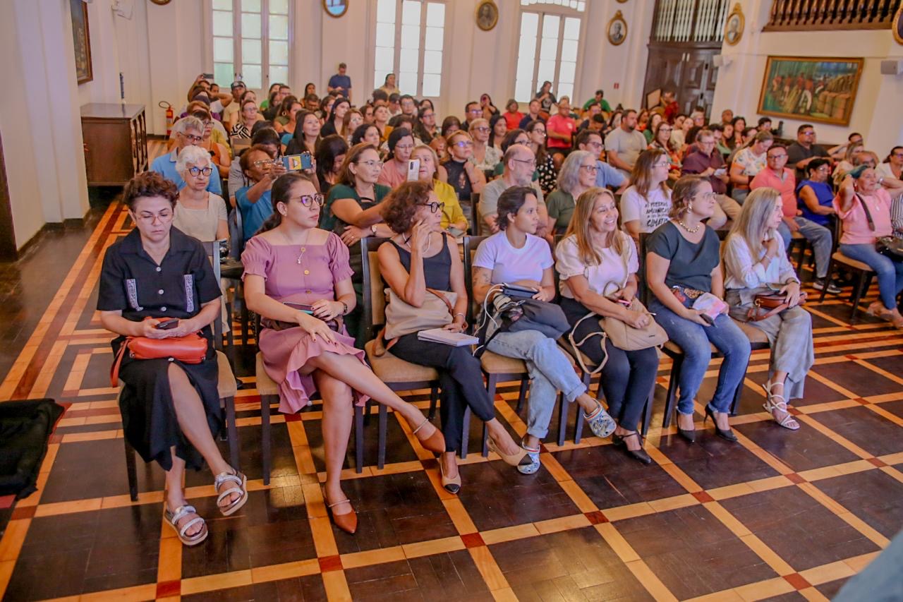 A palestra “Os Impactos das Mudanças Climáticas no Mercado dos Microempreendedores Paraenses” está sendo realizada, nesta quarta-feira, na sede da ACP