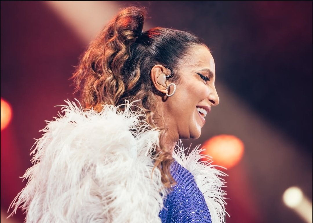 Cantora fará show antes da bola rolar - 