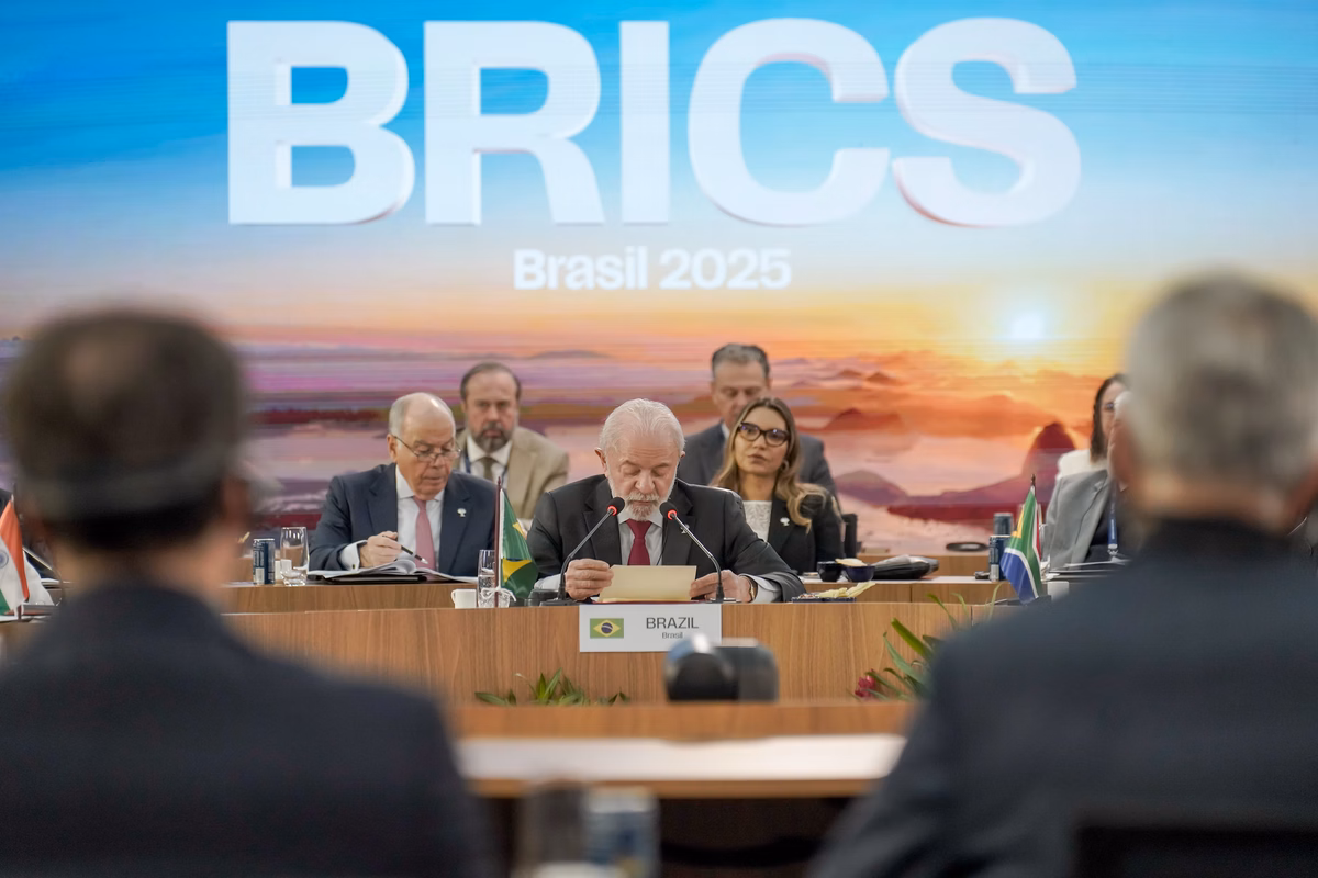 Na próxima segunda-feira (08), o presidente Lula fará uma reunião virtual com os representantes do Brics.